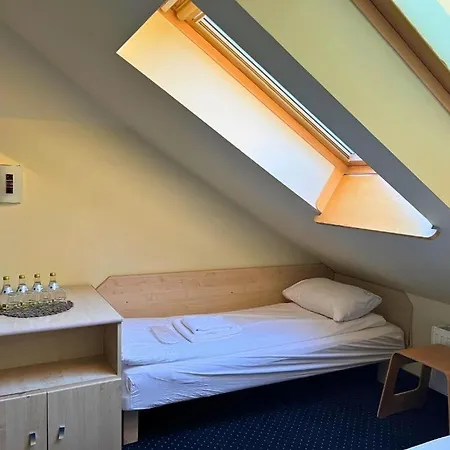 Hotel Niron Marina Szalonego Greka *